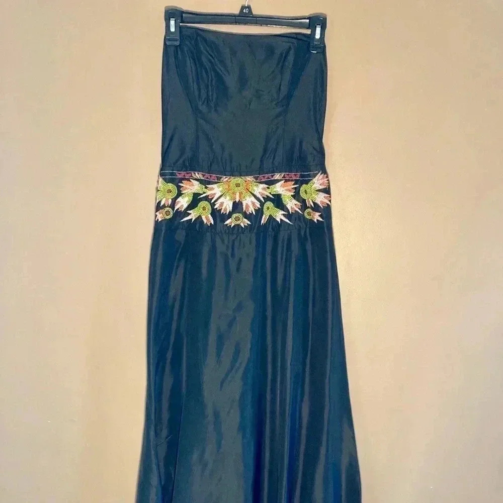 Nicole Miller collection strapless black dress